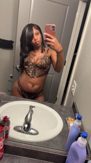 Lay, 26  female escort, Rochester